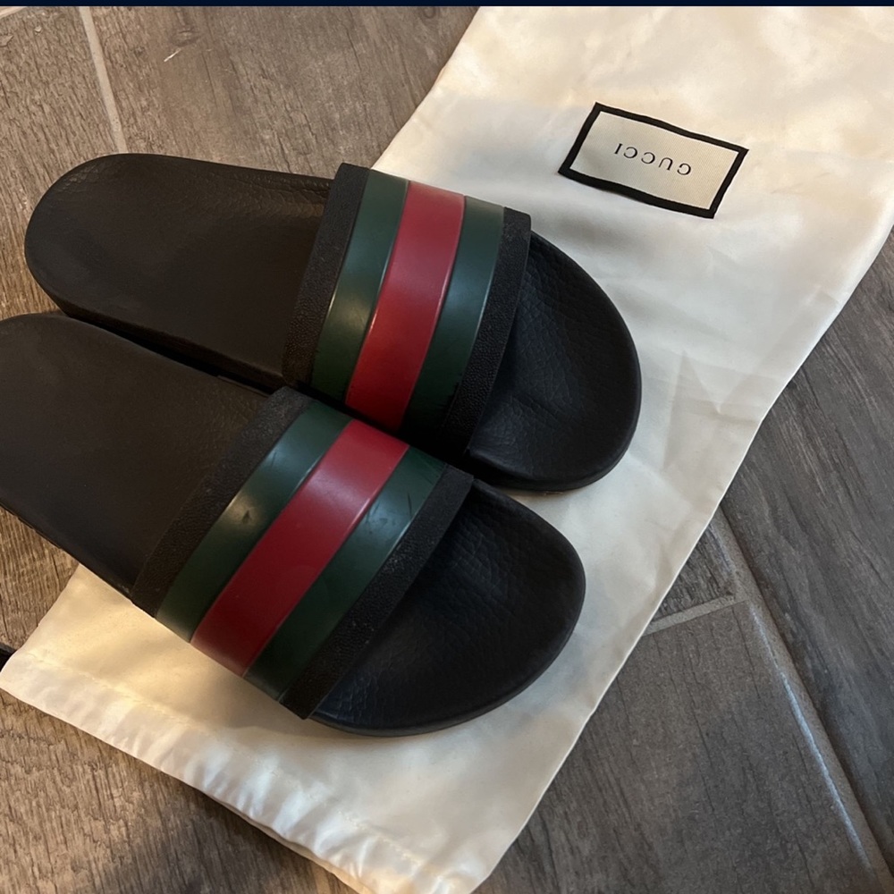 Mens gucci slide size 9 with dust bag